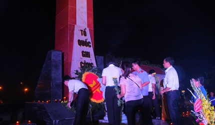 Đoàn thanh niên Viện kiểm sát nhân dân huyện Đông Anh dâng hương tưởng...